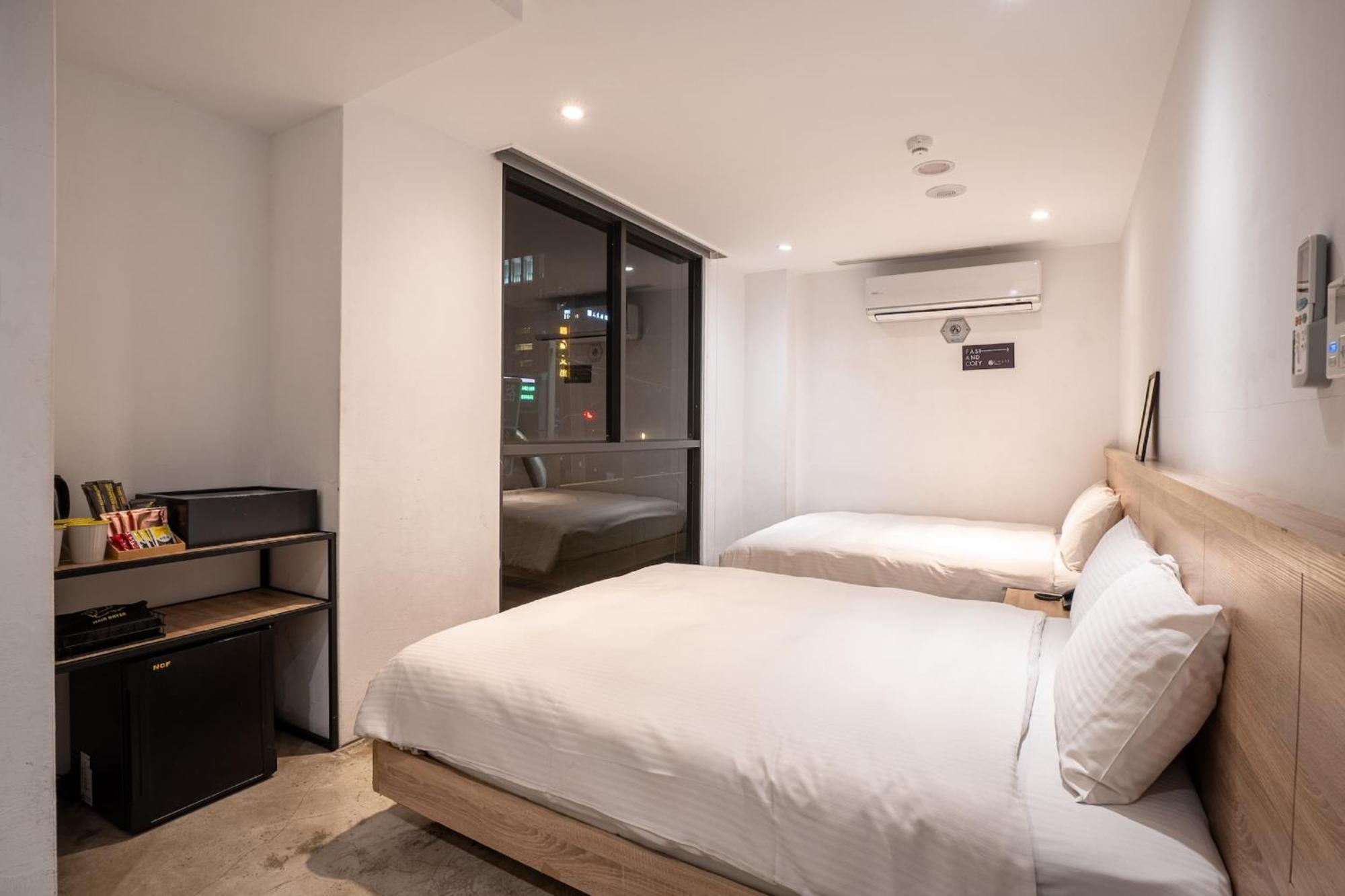 Chase Hotel Тайджун Екстериор снимка