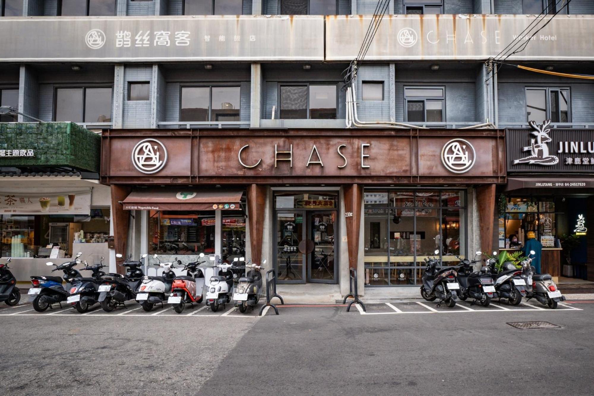 Chase Hotel Тайджун Екстериор снимка