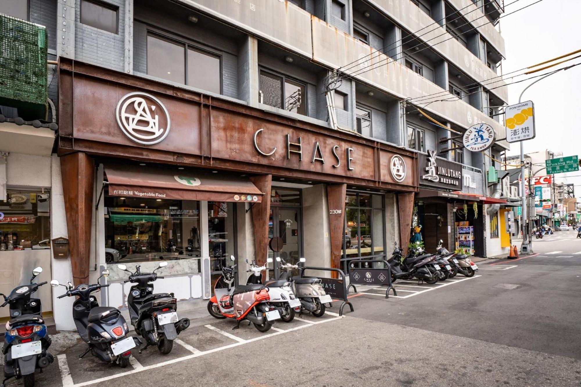 Chase Hotel Тайджун Екстериор снимка