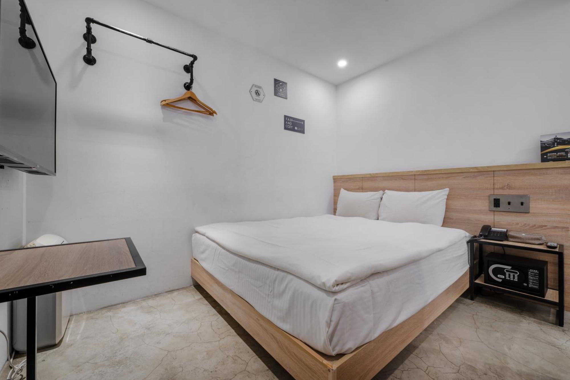 Chase Hotel Тайджун Екстериор снимка