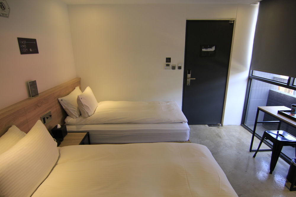 Chase Hotel Тайджун Екстериор снимка
